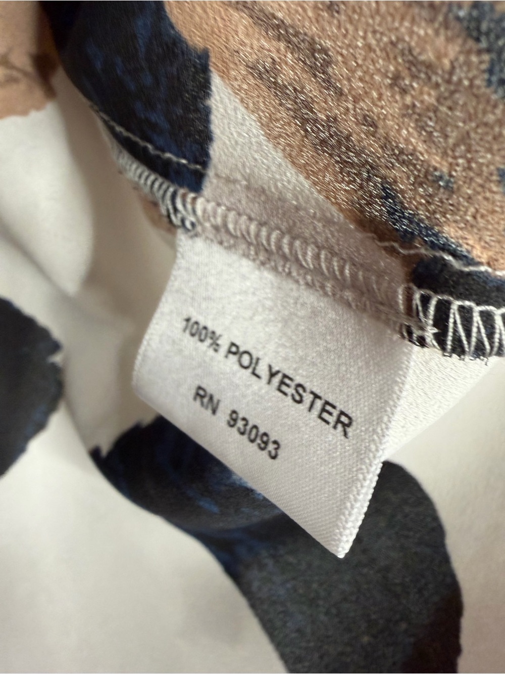 NIC+ZOE Black White Beige V-neck Abstract Print Blouse Size Medium - Picture 6 of 6